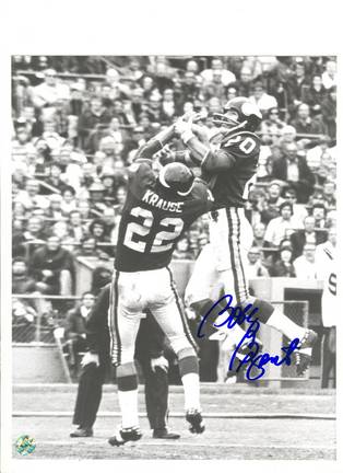 Bobby Bryant Minnesota Vikings Autographed 8" x 10" Black and White Photograph (Unframed)