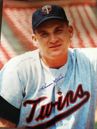 Harmon Killebrew Autographed "Pose" Minnesota Twins 11x14 Photo