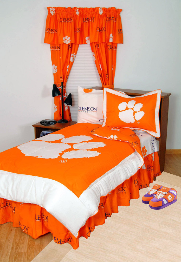 Clemson Tigers Bed-in-a-Bag with Reversible Comforter (Queen)