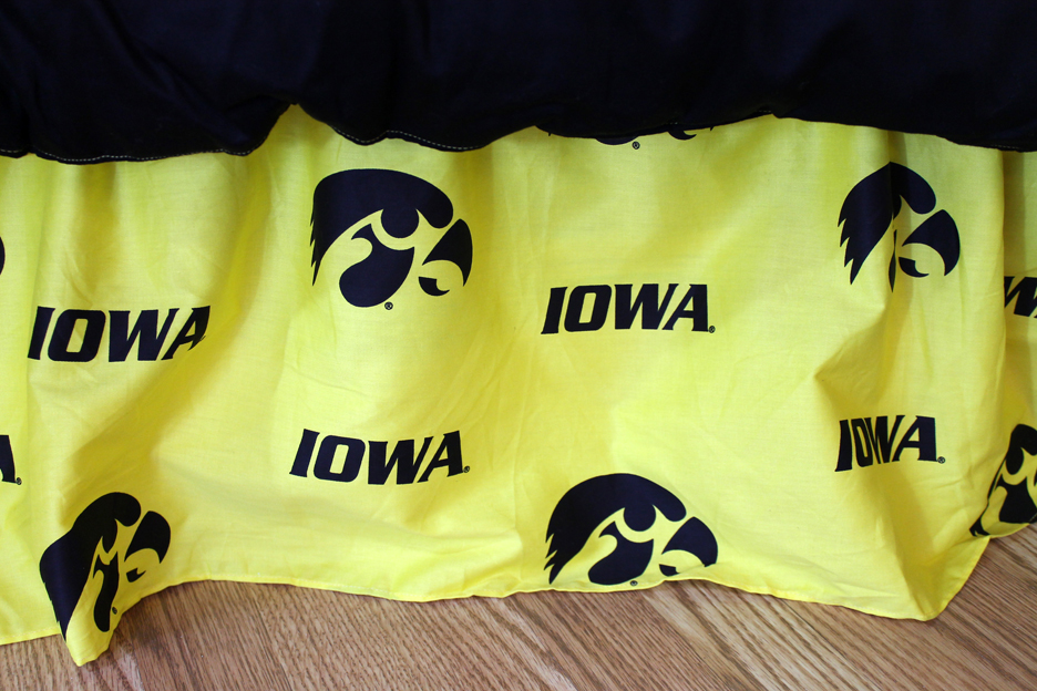 Iowa Hawkeyes Printed Dust Ruffle (Queen)