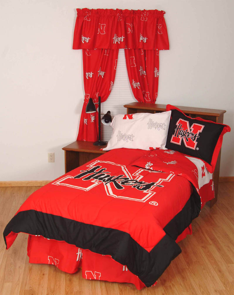 Nebraska Cornhuskers Bed-in-a-Bag with Reversible Comforter (Full)