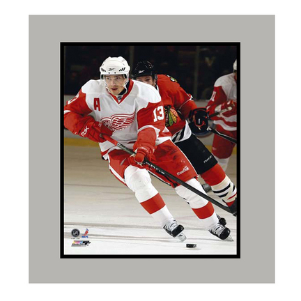 Pavel Datsyuk 11" x 14" Matted Photograph (Unframed)