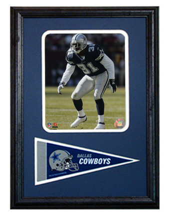 Dallas Cowboys Roy Williams Photograph with Team Pennant in a 12" x 18" Deluxe Frame