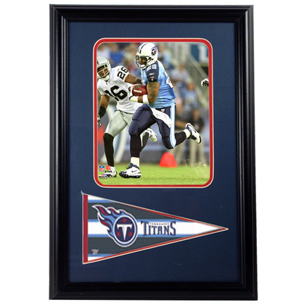 LenDale White Tennessee Titans Photograph with Team Pennant in a 12" x 18" Deluxe Frame