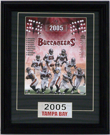 Tampa Bay Buccaneers 2005 Team Photograph in a 11" x 14" Deluxe Frame