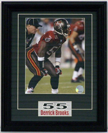Derrick Brooks "Tampa Bay Buccaneers" Photograph in a 11" x 14" Deluxe Frame
