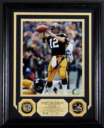 Terry Bradshaw Autographed Framed 8" x 10" Photograph and Medallion Set from The Highland Mint
