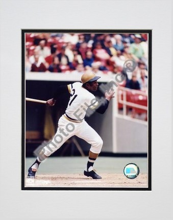 Roberto Clemente, Pittsburgh Pirates (Batting) Double Matted 8" X 10" Photograph (Unframed)