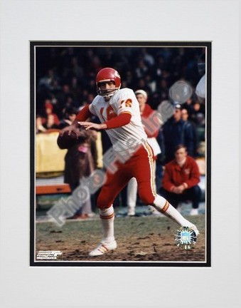 Len Dawson "Prepare to Pass" Double Matted 8" X 10" Photograph (Unframed)