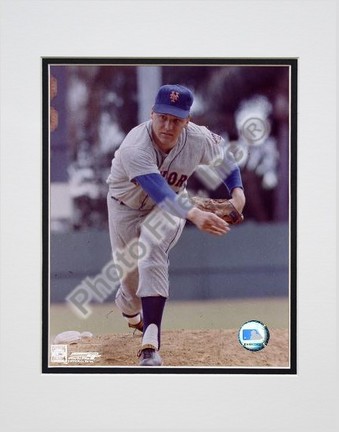 Tom Seaver "Close Up Pitch" Double Matted 8" X 10" Photograph (Unframed)