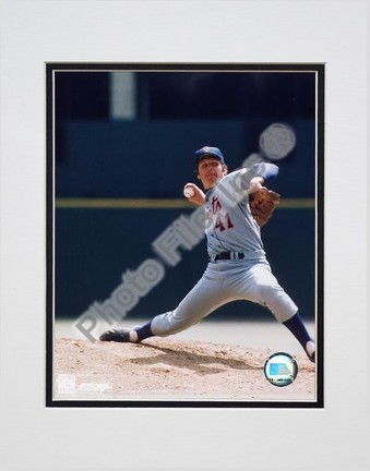 Tom Seaver "Ball in Hand" Double Matted 8" X 10" Photograph (Unframed)