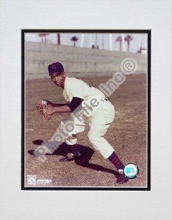 Ernie Banks "Fielding, Posed" Double Matted 8" x 10" Photograph (Unframed)
