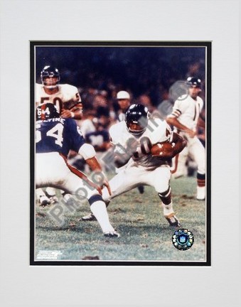 Gale Syers, Chicago Bears, Action with ball, Double Matte  8" X 10" Photograph (Unframed)