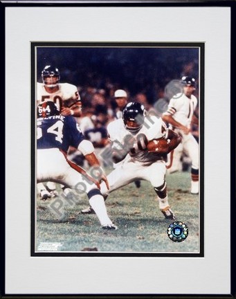 Gale Syers, Chicago Bears, Action with ball, Double Matte  8" X 10" Photograph in Black Anodized Aluminum Fram