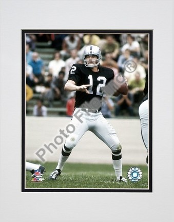Ken Stabler Passing Action Double Matted 8" X 10" Photograph (Unframed)