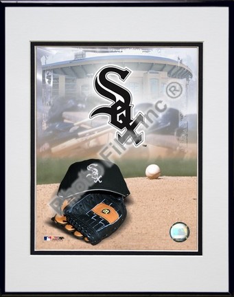 Chicago White Sox "2005 Logo / Cap and Glove" Double Matted 8" X 10" Photograph in Black Anodized Al