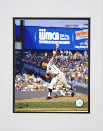 Sparky Lyle "Pitching Action" Double Matted 8" X 10" Photograph (Unframed)