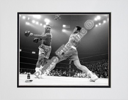 Muhammad Ali #12 Double Matted 8" X 10" Photograph (Unframed)