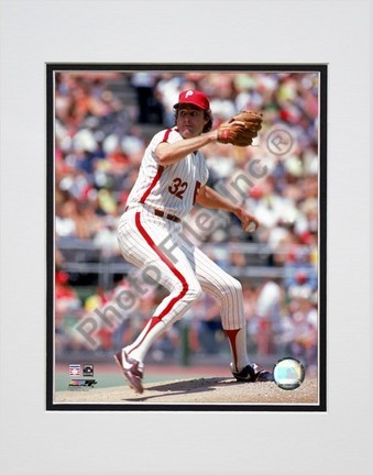 Steve Carlton "1972 Action" Double Matted 8" X 10" Photograph (Unframed)