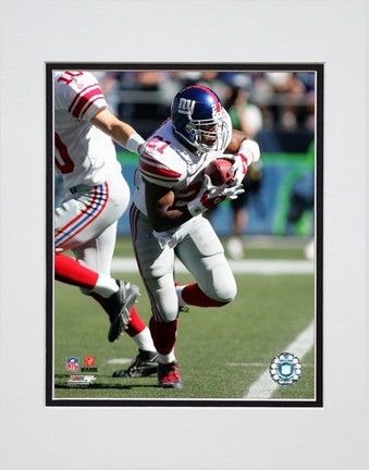 Tiki Barber "2006 / 2007 Action in White Jersey" Double Matted 8" X 10" Photograph (Unframed)