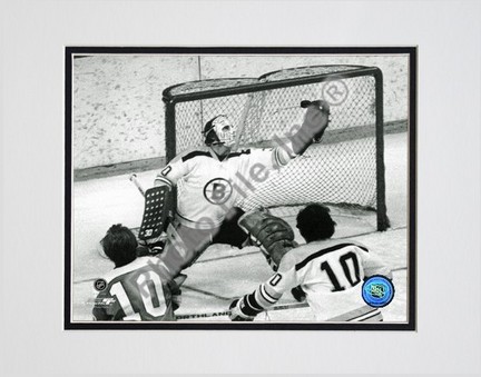 Gerry Cheevers "Black and White / Action" Double Matted 8" x 10" Photograph (Unframed)