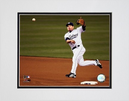 Marcus Giles "2007 Fielding Action" Double Matted 8" x 10" Photograph (Unframed)