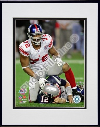 Osi Umenyiora "Super Bowl XLII Action #21" Double Matted 8" x 10" Photograph in Black Anodized Alumi
