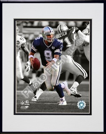 Tony Romo "2009 In the Spotlight Action" Double Matted 8” x 10” Photograph in Black Anodized Aluminum Fram