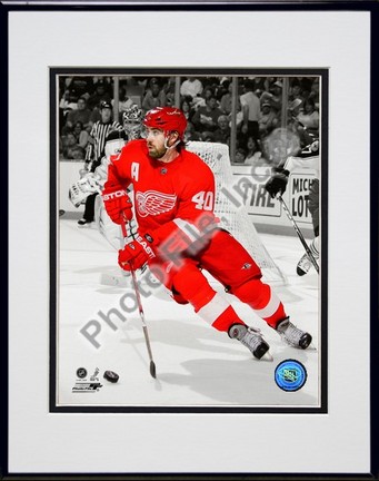 Henrik Zetterberg Spotlight Collection Double Matted 8” x 10” Photograph in Black Anodized Aluminum Frame