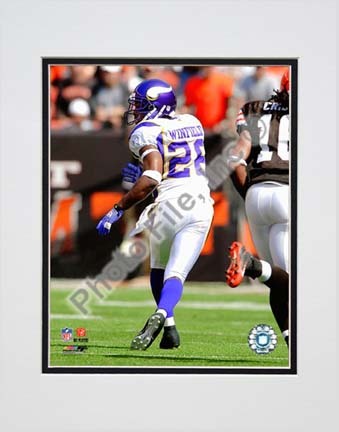 Antoine Winfield "2009 Action" Double Matted 8” x 10” Photograph (Unframed)