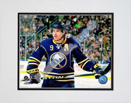 Derek Roy 2009 - 2010 Action "Profile" Double Matted 8” x 10” Photograph (Unframed)
