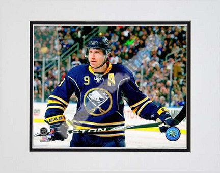 Derek Roy 2009 - 2010 Action "Profile" Double Matted 8â€ x 10â€ Photograph (Unframed)
