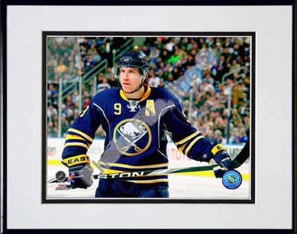 Derek Roy 2009 - 2010 Action "Profile" Double Matted 8” x 10” Photograph in Black Anodized Aluminum Frame