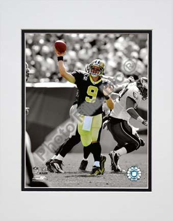 Drew Brees 2009 Spotlight Action Double Matted 8” x 10” Photograph (Unframed)
