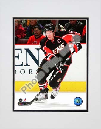 Daniel Alfredsson 2009 - 2010 Action "Black Jersey" Double Matted 8” x 10” Photograph (Unframed)