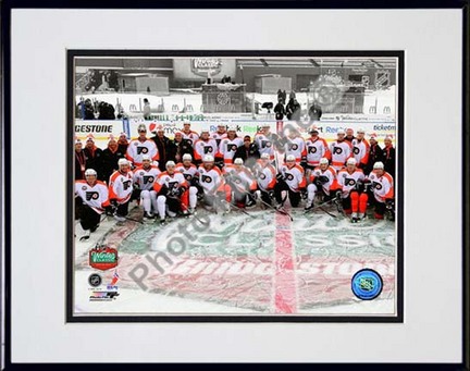 The Philadelphia Flyers Team Photo 2010 NHL Winter Classic Double Matted 8” x 10” Photograph in Black Anodized Alumi