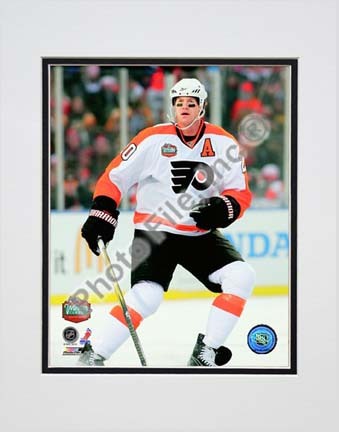 Chris Pronger 2010 NHL Winter Classic Action Double Matted 8” x 10” Photograph (Unframed)