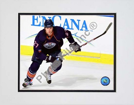 Dustin Penner 2009 - 2010 Action "Home Jersey" Double Matted 8” x 10” Photograph (Unframed)