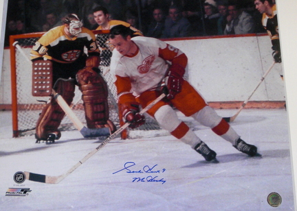 Gordie Howe Autographed Detroit Red Wings 16" x 20" Color Photograph with "MR HOCKEY" Inscription (U