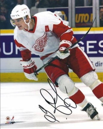 Sergei Federov Autographed Detroit Red Wings 8" x 10" Photograph (Unframed)