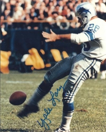 Yale Lary Autographed Detroit Lions 8" x 10" Photograph Hall of Famer (Unframed)