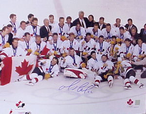 Mario Lemieux Autographed "Pittsburgh Penguins" 16" x 20" Color Photograph  (Unframed)