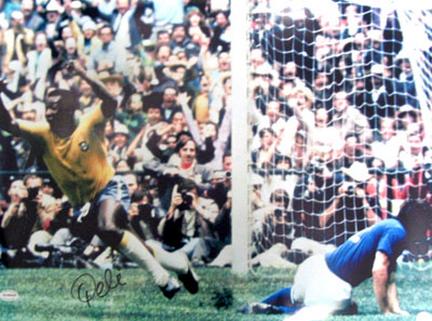 Pele Autographed "Goal" Color 18" x 24" Photograph (Unframed)